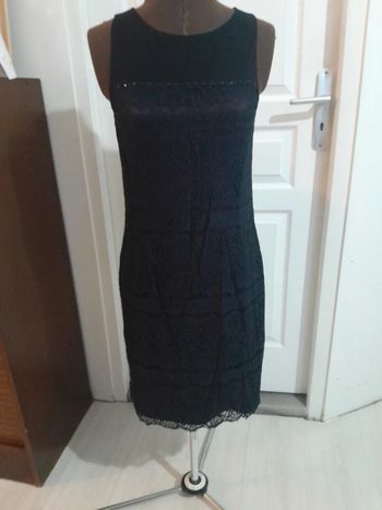 Jolie robe noire dentelle doublée esprit