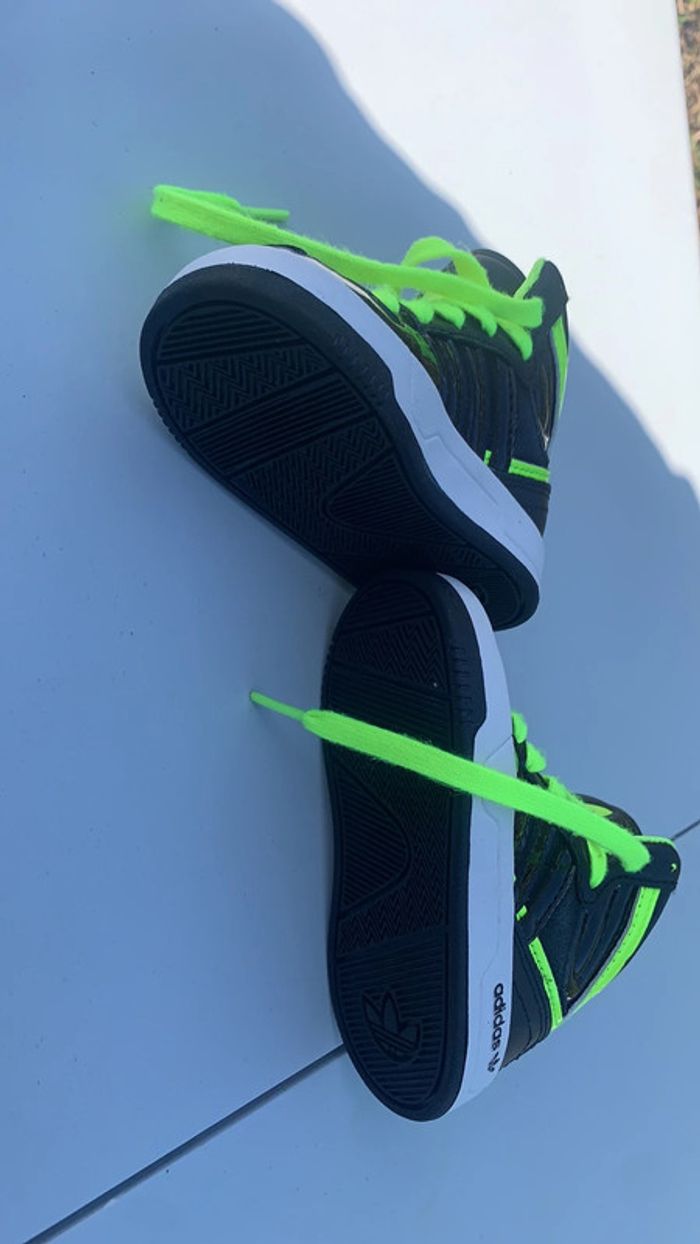 Superbe basket Adidas taille 20 - photo numéro 6
