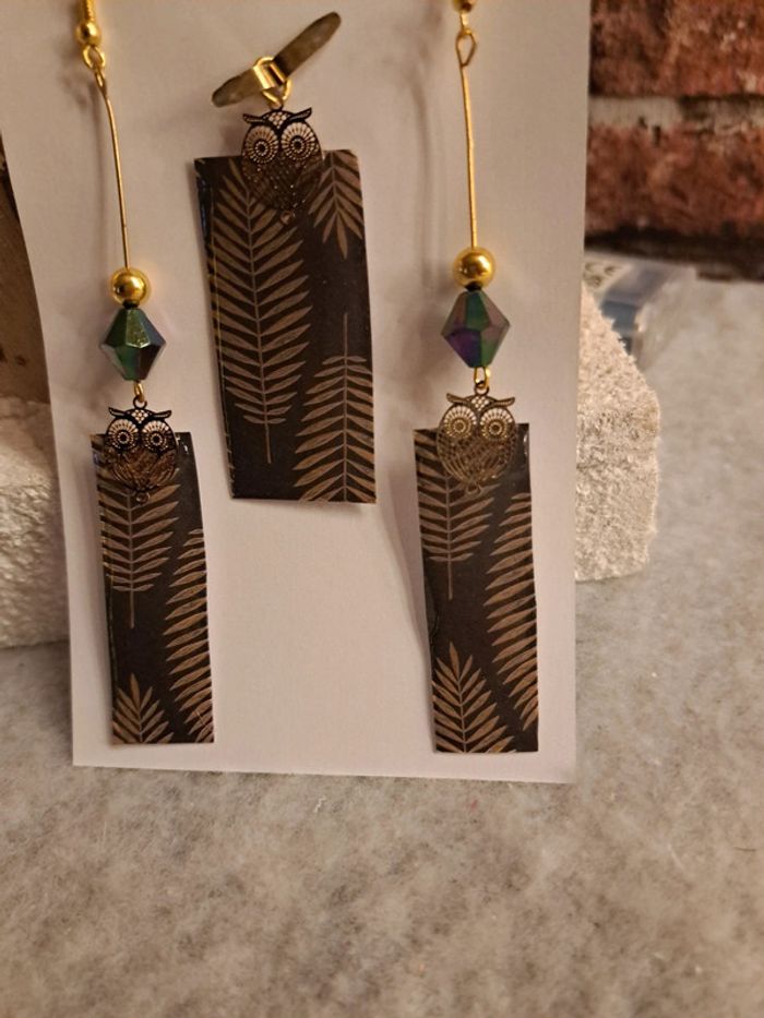 Boucles d'oreilles pendante avec pendentif assortie en résine rectangulaire - photo numéro 5