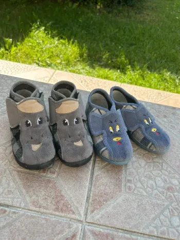 Lot 2 paires de chaussons Bellamy T 27