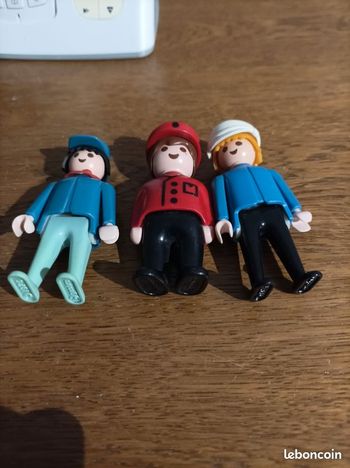 Lot 3 figurines  playmobil 