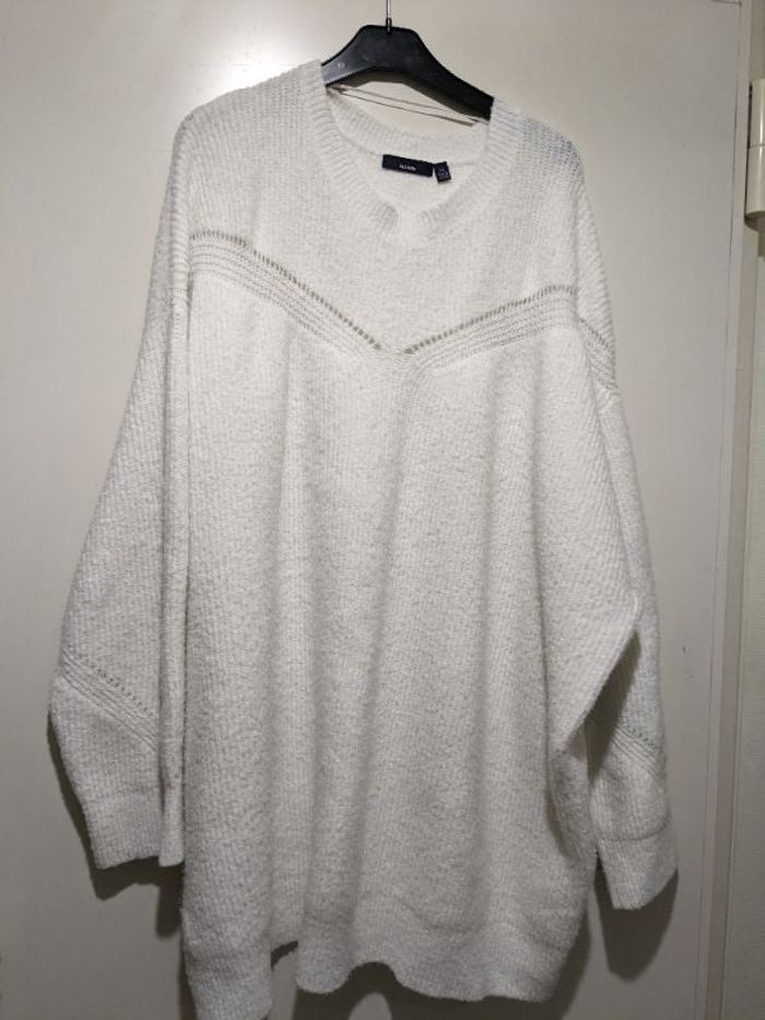 Pull long à grosses mailles Kiabi blanc. Taille 54/56