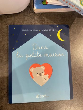 Livre dans la petite maison