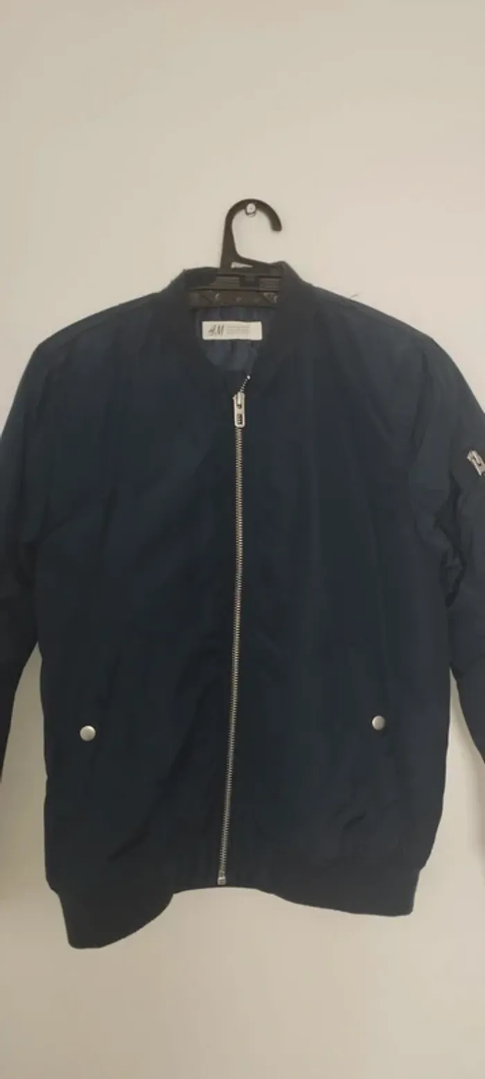 🌟 Bomber Garçon H&M - Style et Confort pour les 6-8 ans 🌟 - photo numéro 2
