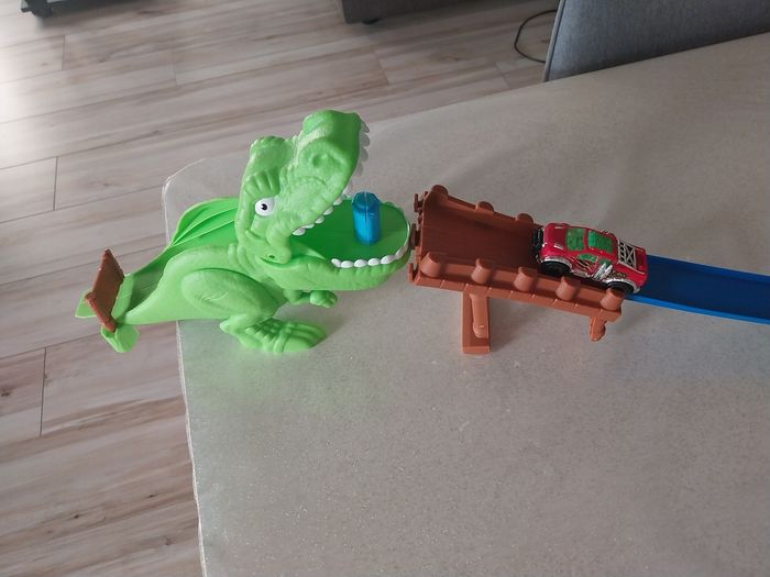 Circuit voiture T-Rex - photo numéro 4