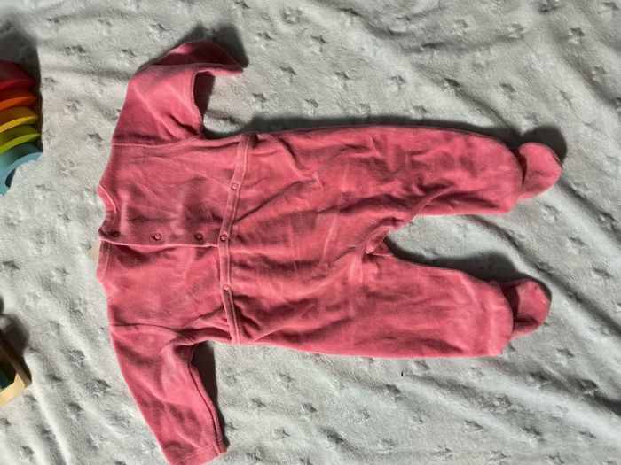 pyjama grenouillère en velours rose impression pingouin devant 1 mois pat et ripaton - photo numéro 10