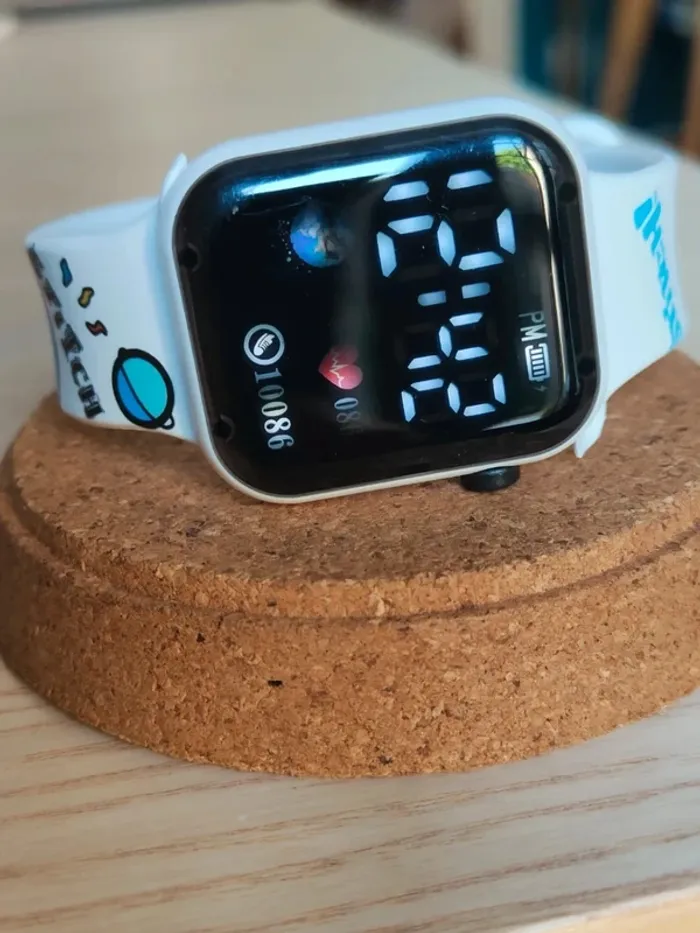 Montre digitale blanche et bleue, Stitch - photo numéro 3