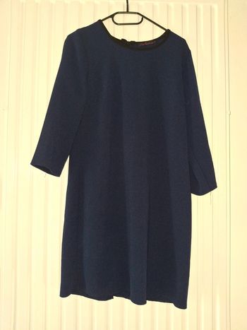 Très belle robe marine avec nœud dans le dos