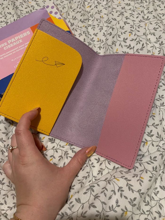 Pochette passeport - photo numéro 3