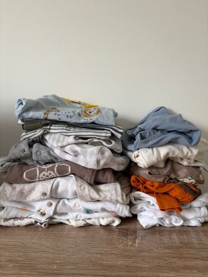 Lot de vêtements bébé un mois