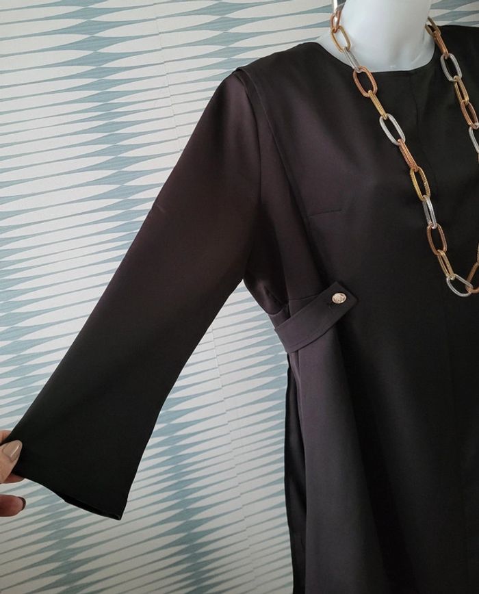 Robe noire à martingale et manches longues Christy taille 3 (44/46) neuve avec étiquette - photo numéro 2