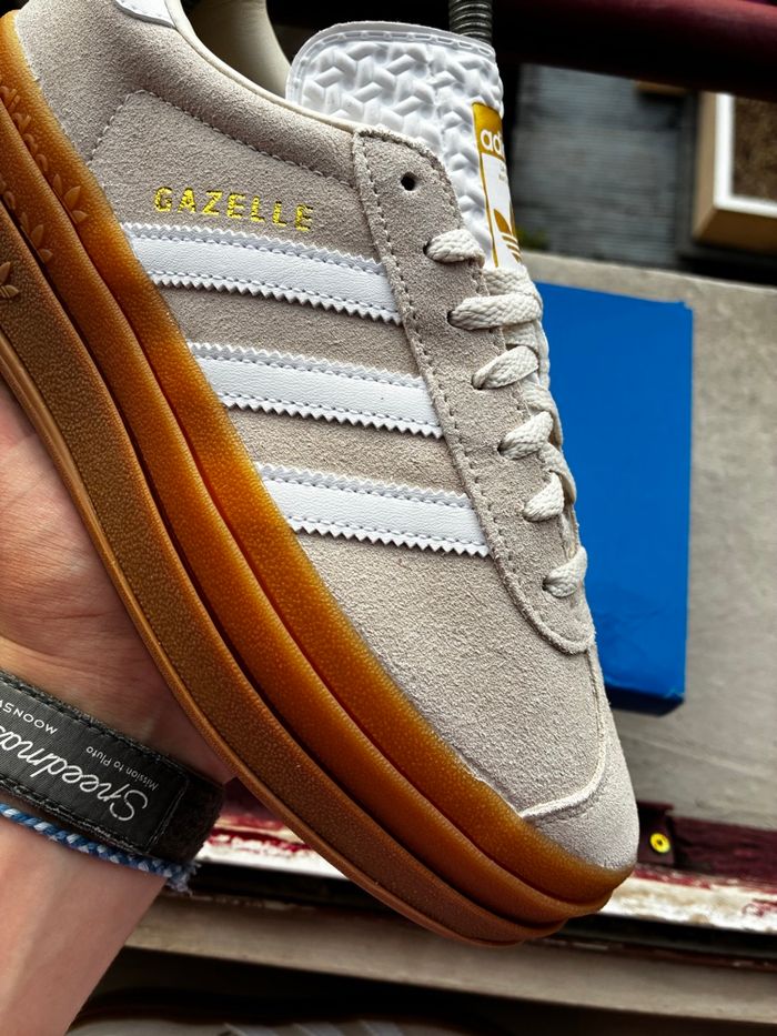 Adidas Gazelle Bold Wonder White/White/Gold Met - Taille 38 2/3 - Neuves - photo numéro 5