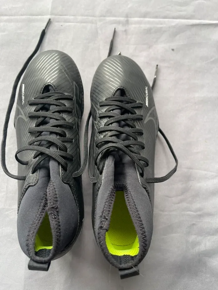 Chaussures de foot Nike 38,5 - photo numéro 3