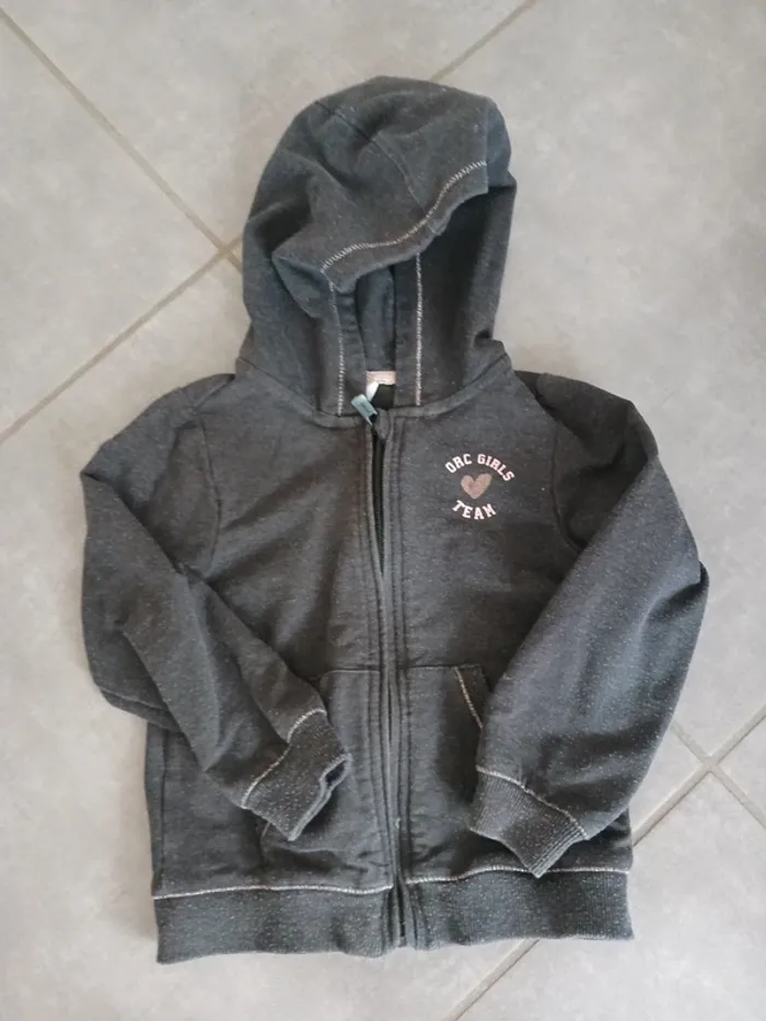 Veste avec capuche 4 ans