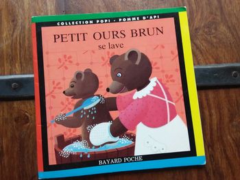 Livre "Petit Ours Brun se lave"