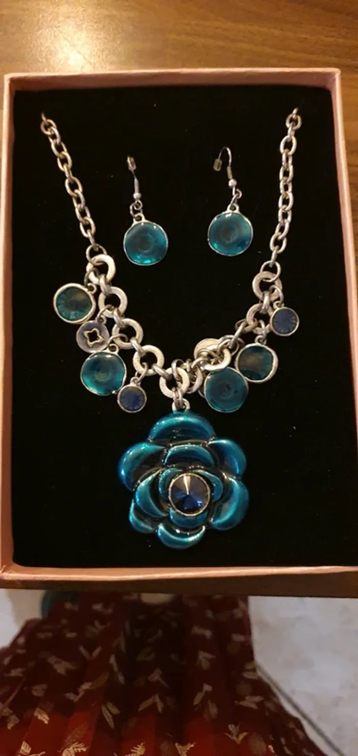 Vend parure de bijou neuve - photo numéro 2