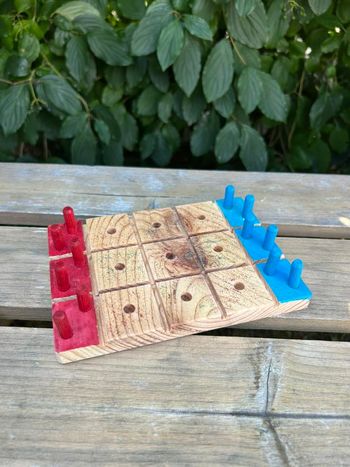 Tic tac toe en bois - couleur rouge et bleu - fabrication artisanale