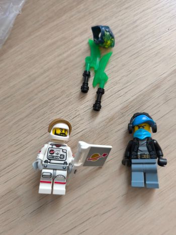 2 personnages Lego