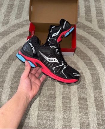 Saucony noir neuf jamais porté