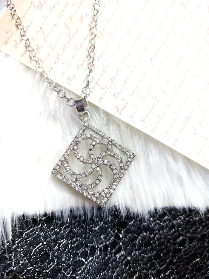 Magnifique collier avec pendentif à strass style vintage Y2k - photo numéro 2