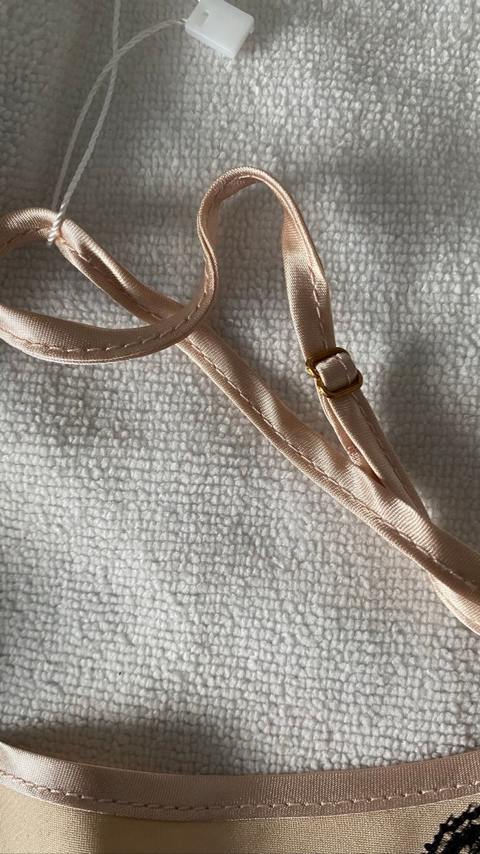 Ensemble satin & dentelle – Neuf avec étiquette – - photo numéro 4