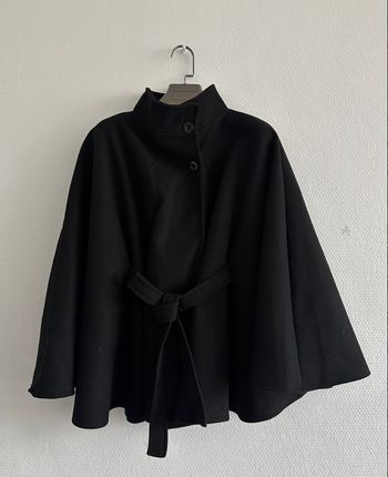 Cape noire avec 65% de laine