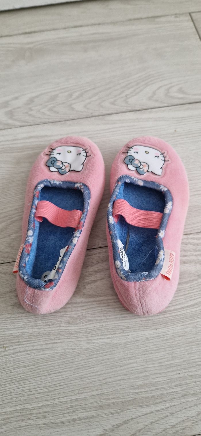 Chaussons Hello kitty, neuves - photo numéro 3