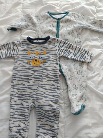 Lot 2 pyjamas in extenso 68 tbe