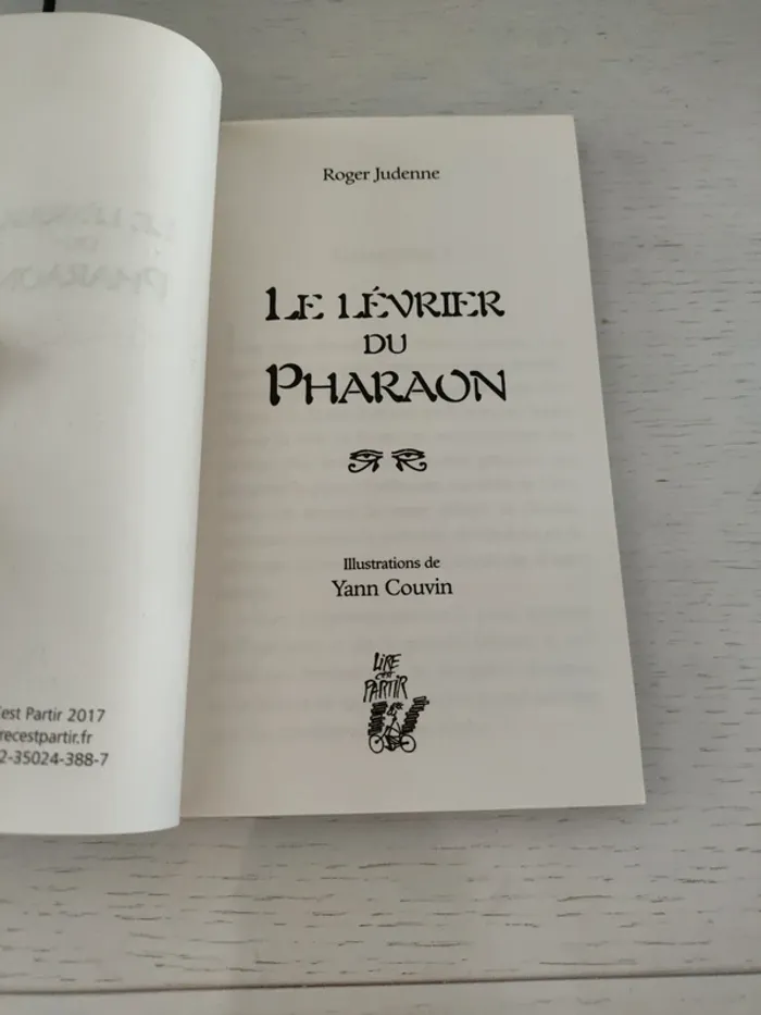 Livre le lévrier du Pharaon - lire c'est partir - photo numéro 2