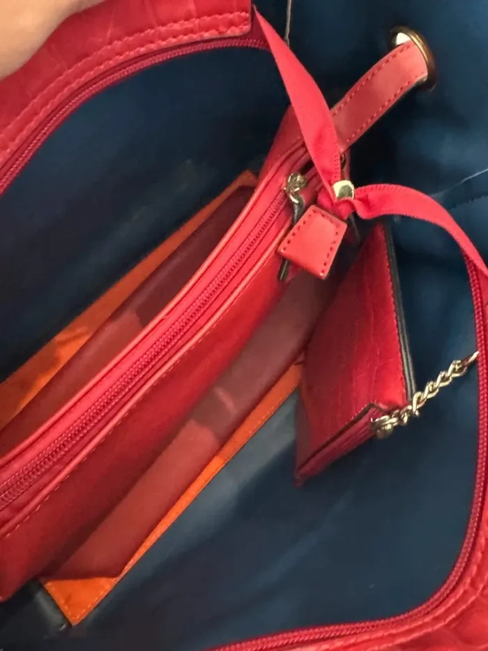 Sac à main rouge Jacques Esterel avec un petit porte monnaie, bon état - photo numéro 4