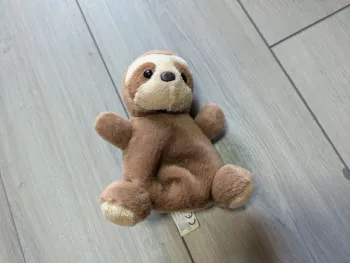 Petit peluche paresseux animal toute douce