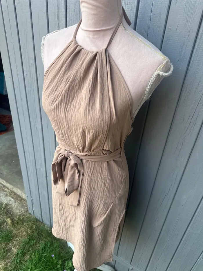 Robe d’été fines bretelles dos nu beige chic shein 36/S - photo numéro 3