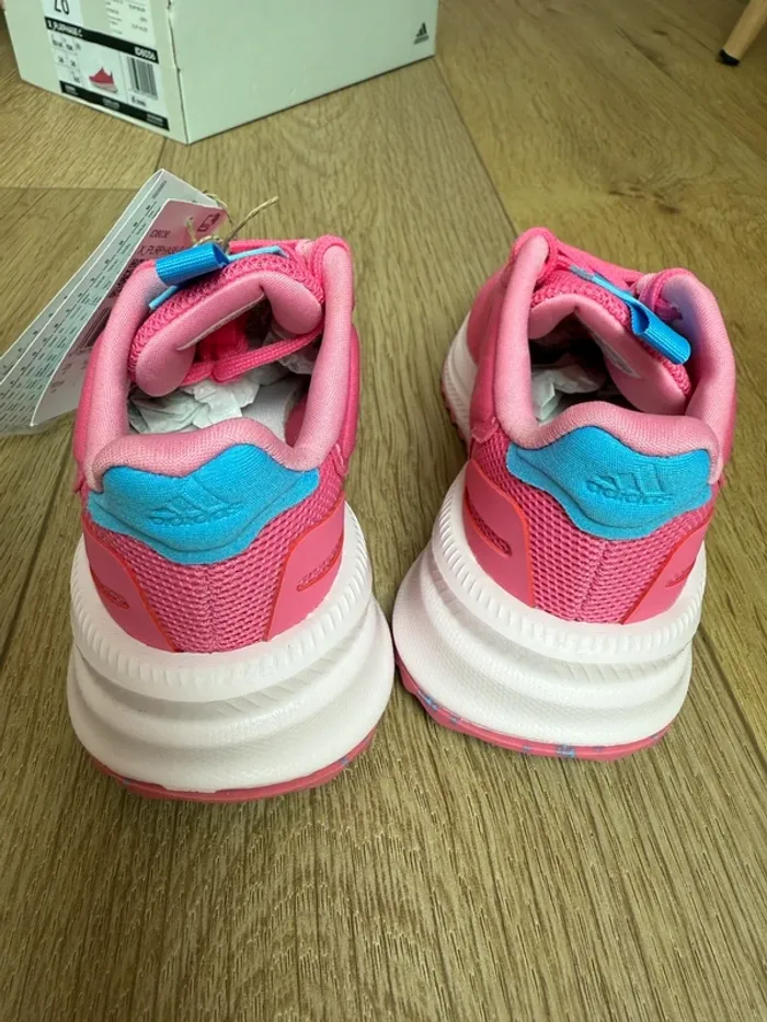Chaussures basket Adidas rose en 28 NEUVES - photo numéro 4