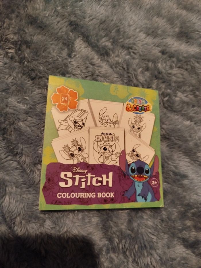 Petit livre de coloriage Disney Stitch