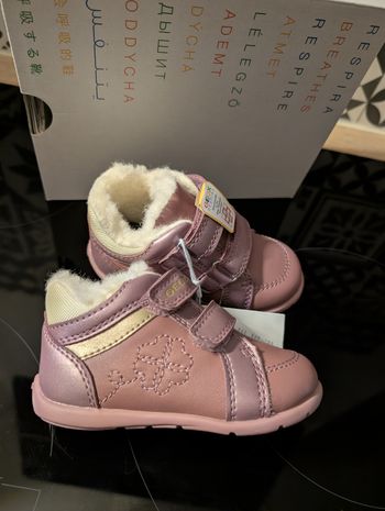 Chaussures fille. Taille 21. Neuf. Geox. Chaudes, conseillé par les podologues