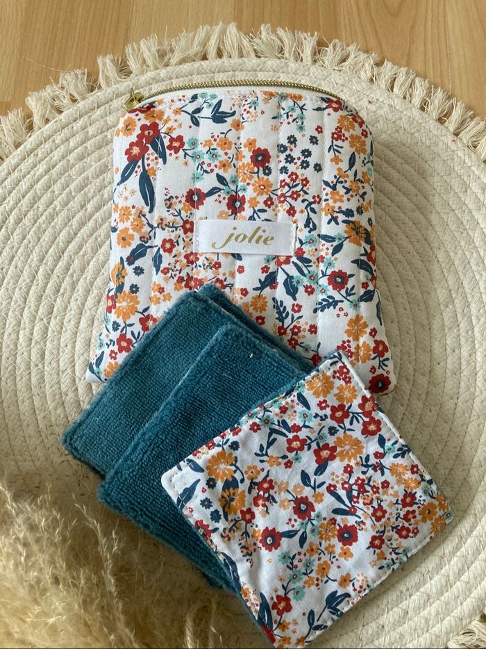Lot de 5 lingettes démaquillantes avec pochette. - photo numéro 2