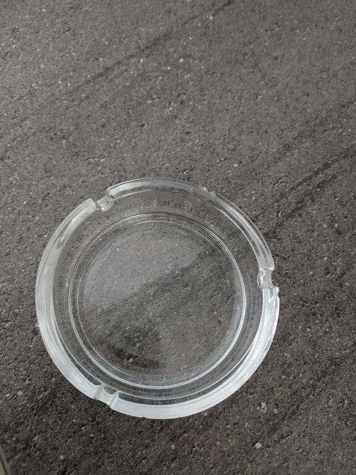 Cendrier en verre Neuf - photo numéro 2