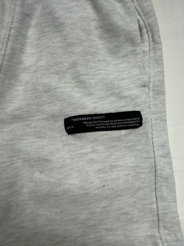 Short gris clair Zara – Taille 7 ans - photo numéro 2
