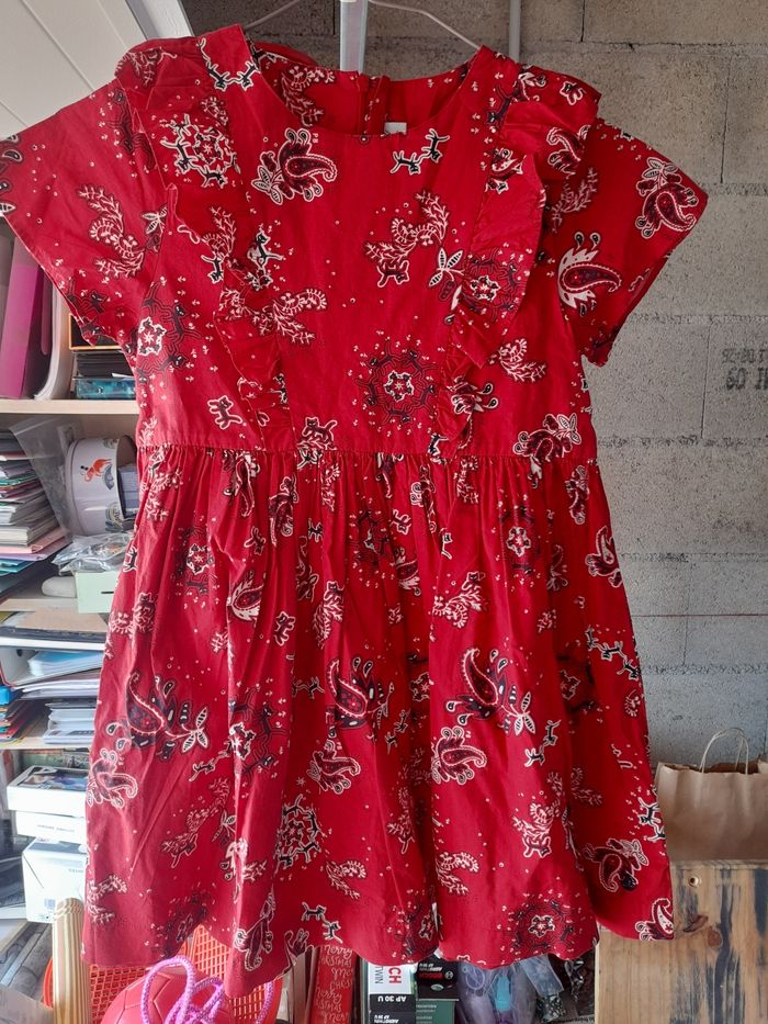 Très jolie robe de chez petit bateau en 8ans