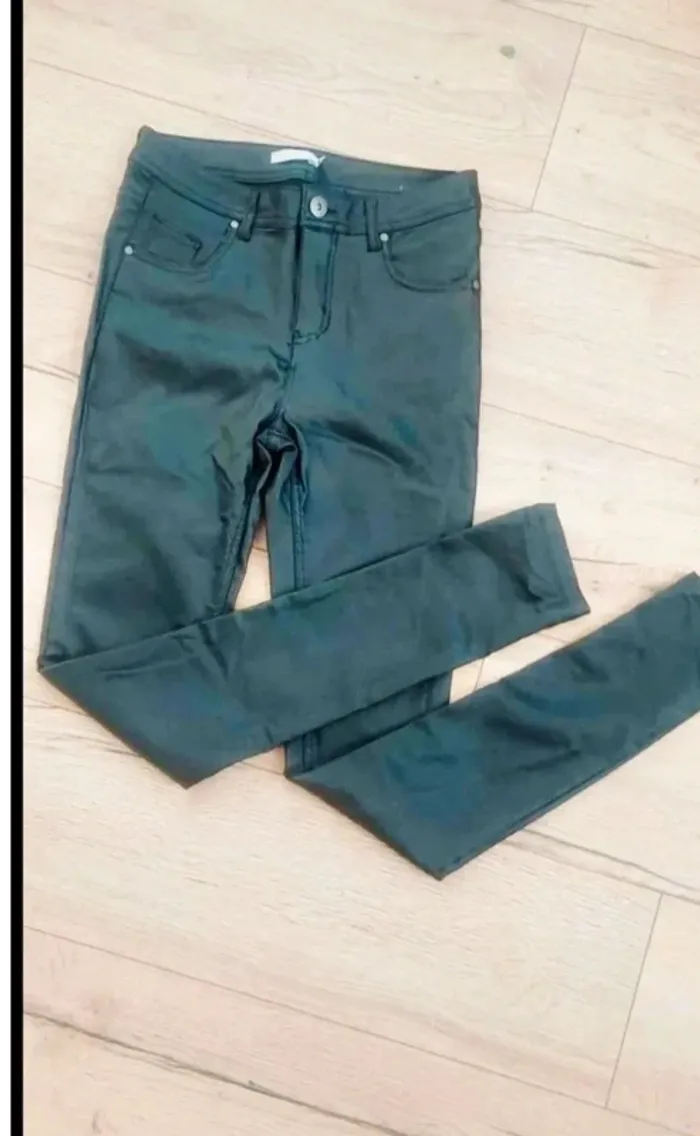 Pantalon slim noir effet cuir T38-M