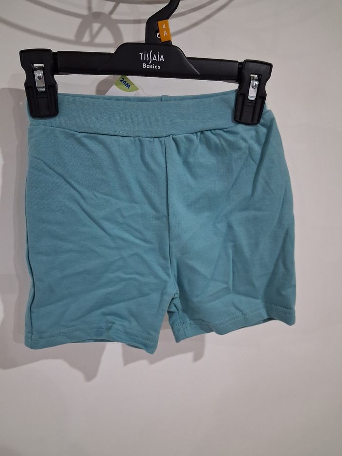 Short neuf avec étiquette - photo numéro 3