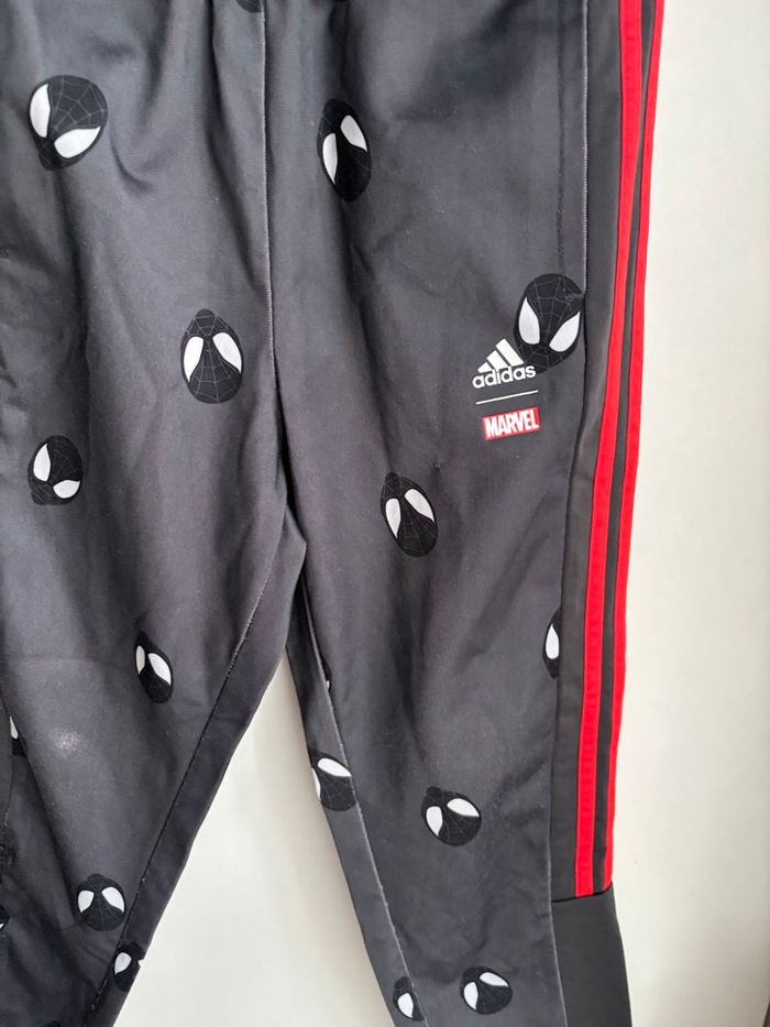 Pantalon jogging adidas Marvel miles morales spider man noir taille 6 ans g - photo numéro 4