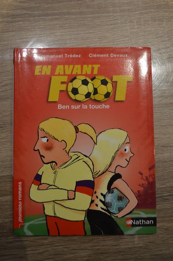 Livre En avant foot ben sur la touche Premiers romans