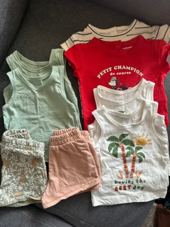 Lot tshirts + shorts bebe