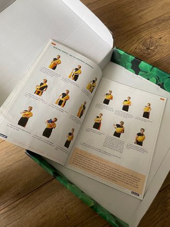 Écharpe de portage et fascicule