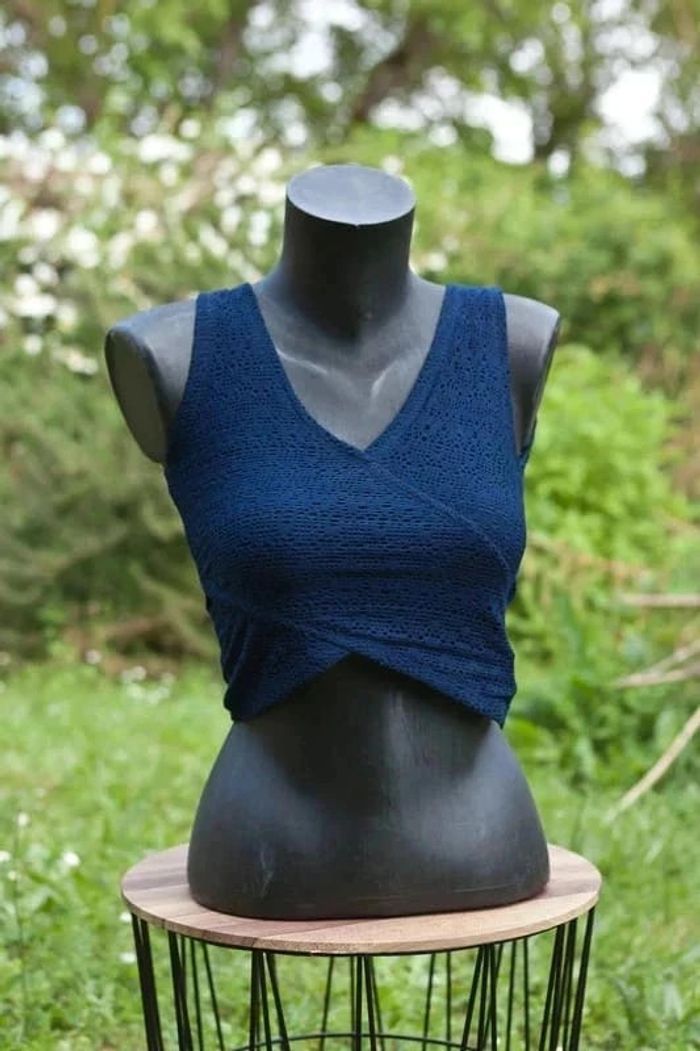Top court dentelle bleu marine Jennyfer - photo numéro 2