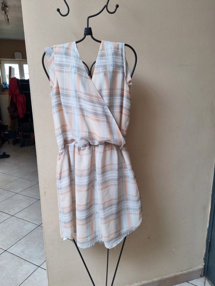 Robe 3 couleurs pales blanc gris et orange - photo numéro 2