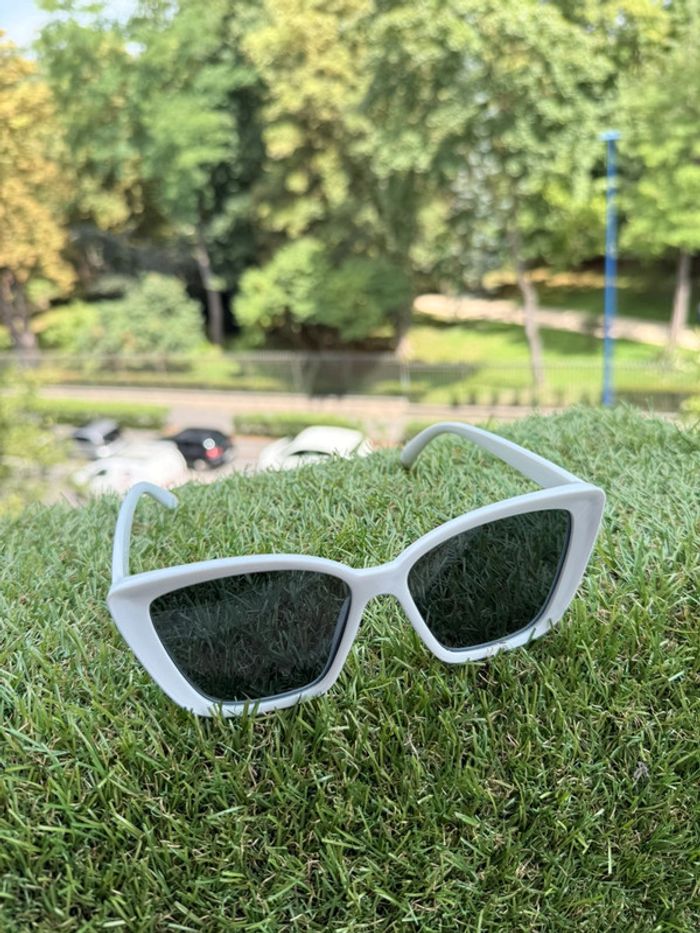 Lunette de soleil blanche - photo numéro 2