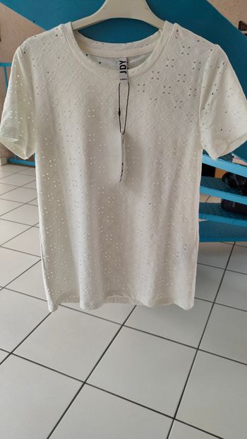 0 Tee shirt blanc ajouré taille 34 NEUF avec étiquette marque : JDY