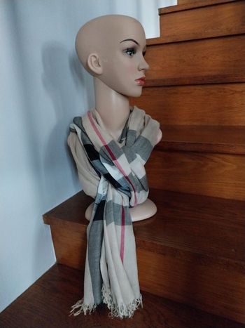 Écharpe légère style Burberry